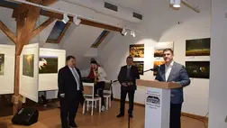 A magyar kultúra napja előestéjén Magyarország Ungvári Főkonzulátusának szervezésében fotókiállításra került sor a Munkácsy Mihály Magyar Házban. A Latorca-parti város lakói és az érdeklődők ennek a csodálatos impozáns épületnek a galériatermében ezúttal a V4 országainak természeti szépségeit bemutató fényképekben gyönyörködhetnek február 20-ig.