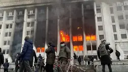 Káosz Kazahsztánban: halálos áldozatokkal járó összecsapások, leállt az internet, bezártak a bankok