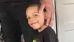 Hidegzuhannyal büntette az anyja, belehalt a hatéves kisfiú