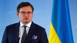Kuleba kiemelte: „a német partnereknek fel kell hagyniuk az egység hasonló nyilatkozatokkal és tettekkel történő aláásásával, valamint Vlagyimir Putyin Ukrajna elleni újabb támadásra való ösztönzésével.” 