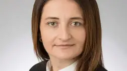 Lechner Ilona, a Rákóczi Főiskola filológia tanszékén belül működő angol tanszéki csoportjának német szakos oktatója szívvel-lélekkel végzi munkáját. Vallja: az empátia az eredményes munka kulcsa. 