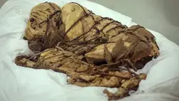 Összekötözve, magzat pózban találtak a titokzatos múmiára