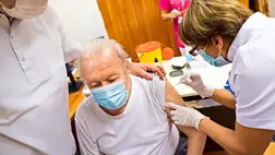 Ukrajnában engedélyezték a harmadik oltást a 60 évesnél idősebbeknek