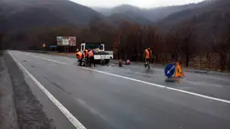 Nemzetközi М-06 Kijev-Csap autóút kárpátaljai szakaszának egy része rendkívül veszélyes lett. A járművezetőket arra kérik, hogy kerüljék ki ezt az útszakaszt.