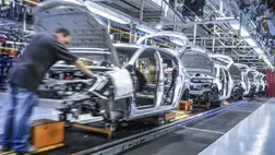 Beszállítói nehézségek miatt háromnapos munkahetet vezetnek be az egyik legrégebbi németországi autógyárban, a Ford kölni üzemében - írta csütörtökön a Bild című német lap.