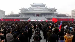 Szöul: Észak-Koreában a katonai parádé után kezdett terjedni a vírus