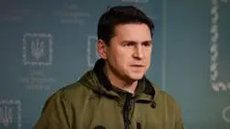 Heves bírálattal illette, "beteges, birodalmi ambícióval" vádolta meg Vlagyimir Putyin orosz elnököt hétfőn, a második világháborús győzelem napján Mihajlo Podoljak, az ukrán elnöki iroda vezetőjének tanácsadója, a Moszkvával tárgyaló ukrán békeküldöttség tagja.