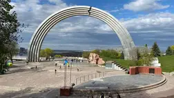 Az „Ukrán nép szabadságának emlékművévé” nevezte át szombaton a kijevi városi tanács az eddig Népek barátsága néven ismert szovjet emlékművet.