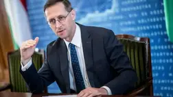 Biztonságos, emberséges beléptetés a menekülteknek és soron kívüli kiléptetés a segélyszállítmányoknak, ez jellemzi a magyar-ukrán határátkelőhelyeket - jelentette ki a pénzügyminiszter szombaton Záhonyban, miután látogatást tett a záhonyi határkirendeltségen.