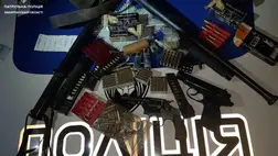 Beregrákoson a munkácsi járőrök egy Fiat személygépkocsiban pisztolyokat és lőszert találtak.