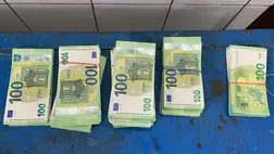100 ezer eurót találtak elrejtve a vámosok 