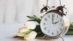 Vasárnap kezdődik a nyári időszámítás, az órákat hivatalosan hajnali kettőkor három órára állítják.