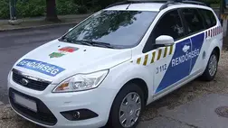 Egyedül érkezett a barabási határátkelőhelyre egy ukrán állampolgárságú vak férfi, aki a hazájában zajló háború elől menekült. Rendőrök és honvédek segítettek neki a határátlépés alatt és után.