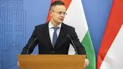 A kormány támogatást biztosít azoknak a munkaadóknak, amelyek menekültként érkező ukrán állampolgárokat foglalkoztatnak és hosszú távon gondoskodnak a megfelelő szállásukról, valamint a munkahelyre történő eljutásukról - mondta a külgazdasági és külügyminiszter vasárnap, a Facebookon.