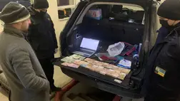 Több mint 100 ezer eurót és 40 ezer dollárt akart kivinni az országból egy orosz férfi