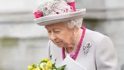 Orvosi felügyelet alatt a brit uralkodó