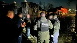 Az ukrán-magyar határ közelében elfogtak két katonaköteles férfit és az őket segítő embercsempészt. (Fotó: Ukrán Állami Határszolgálat)