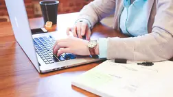 Az IT-iparágban dolgozó magyar nőknek csak 45,2 százaléka elégedett a fizetésével egy kutatás szerint. A kiemelt kép illusztráció (Fotó: Internet)