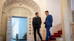 A KKM által közreadott képen Magyar Levente, a Külgazdasági és Külügyminisztérium (KKM) parlamenti államtitkára (b) fogadja Pavlo Klimkin volt ukrán külügyminisztert (j) Budapesten 2023. március 21-én. MTI/KKM