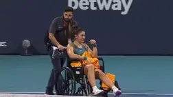 Kiderült, mennyire súlyos a sérülése a pályát tolószékben, sírva elhagyó sztársportolónak 