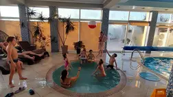 Családi fürdőzés a Sámuel Alapítvány szervezésében