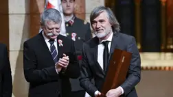 A sárosoroszi születésű Trill Zsolt, a Beregszászi Magyar Színház egyik alapítója, a Jászai Mari-díjas színművész, kiváló és érdemes művész, drámai és komikus karaktereket egyaránt példaadó hitelességgel megjelenítő szerepformálásai, kiemelkedően sikeres darabokban nyújtott felejthetetlen alakításai és értékes filmszínészi tevékenysége elismeréseként Kossuth-díjat kapott. 