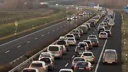 Több kilométeres a kocsisor az M3-ason mindkét irányban Hatvannál baleset miatt