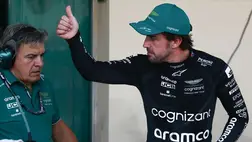 Akár 50 évesen is versenyezne a Forma-1-ben Fernando Alonso, aki Lewis Hamiltonba is belerúgott egyet