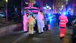 Bűnügyi helyszínelők dolgoznak egy gyilkosság helyszínén Budapest VII. kerületében, a Kazinczy utcában 2024. február 19-én. Egy holland nő halálra szúrta a párját egy bérelhető lakásban. MTI/Mihádák Zoltán