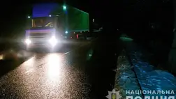 Kárpátalján elütöttek egy úttesten fekvő férfit. A 63 éves férfi belehalt sérüléseibe. Fotó: Nemzeti Rendőrség