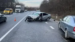 Egy 38 éves férfi meghalt, további két ember pedig megsérült egy kárpátaljai balesetben. Fotó: Nemzeti Rendőrség