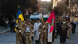 Ungváron utolsó útjára kísérték Olekszandr Donyec főtörzsőrmestert. Fotó: Ungvári Városi Tanács