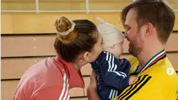 Dallos Bogi és Puskás Peti kisfia sportmelegítőben extra cuki: Ábel összeöltözött a szüleivel