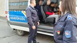 Személyvonaton rabolt ki négy tinédzser egy férfit Magyarországon. Fotó: police.hu