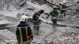 Rakétatörmelék hullott Kijev egyik központi kerületére, egy lakóház megrongálódott – közölték a városi hatóságok. Fotó: rbc.ua