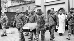 Munkácson örök nyugalomra helyezték az orosz-ukrán háborúban elesett 52 éves hőst, Szerhij Heraszimenkót.  Fotó: Munkácsi Városi Tanács