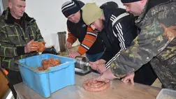 Disznótoros nap Tiszacsomán - Ízelítő Kárpátalja gazdag népi gasztronómiájából. Fotó: Kárpátinfo/Kovács Elemér