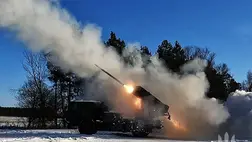 A NATO 1,1 milliárd dollár értékben írt alá szerződést lőszerbeszerzésről, hogy támogatni tudja Ukrajnát Oroszország elleni háborújában.