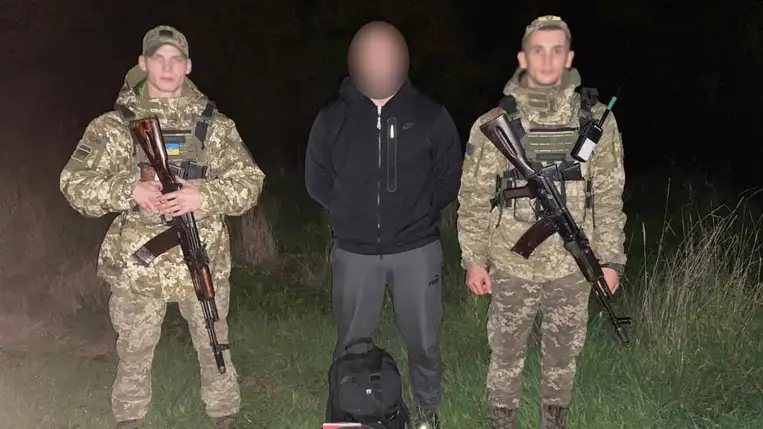 Az ukrán határőrök körözés alatt álló katonaköteles fiatalembert fogtak el