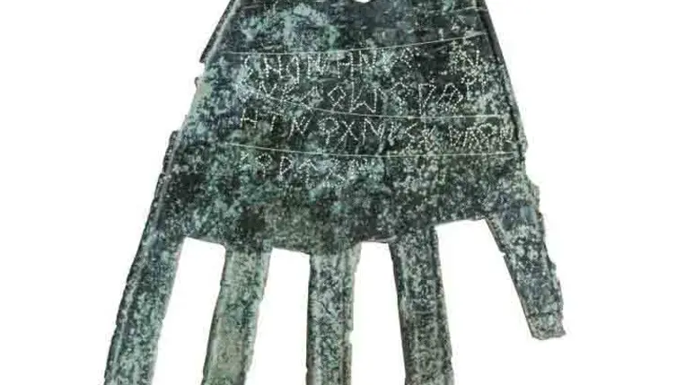 Egy vaskori kézamulett rejti a legrégebbi baszk szöveget