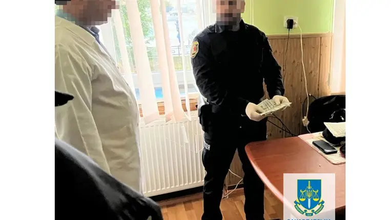 Kárpátalján egy orvos állítólag kenőpénzt kért a rokkantsági igazolás meghosszabbításáért