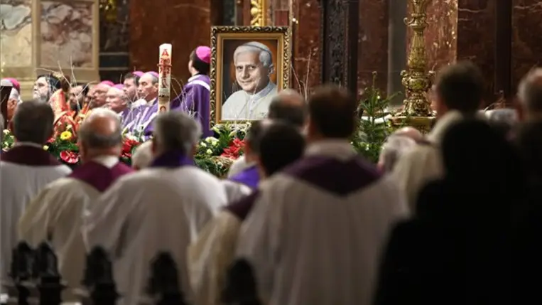 XVI. Benedek halála - Gyászmise a budapesti Szent István-bazilikában.MTI/Bruzák Noémi