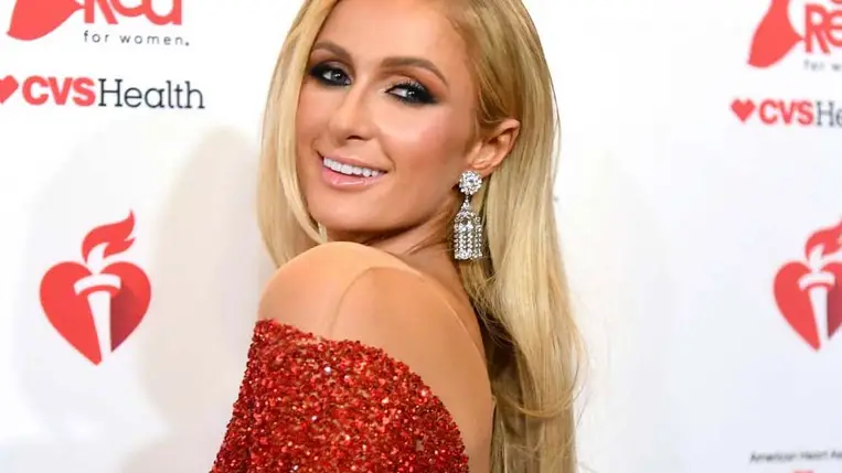 A 41 éves Paris Hilton titokban lett anya