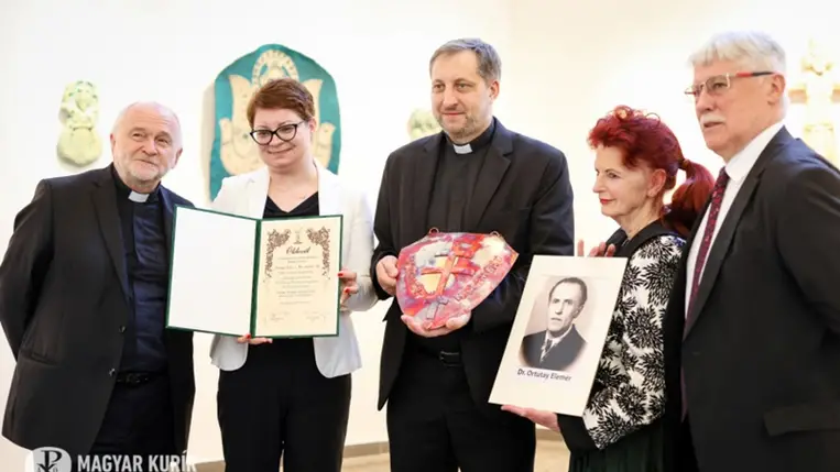 2023-ban a határon túlról az Ortutay Elemér kárpátaljai görögkatolikus lelkész hagyatékát őrző intézmény vezetése kapta a díjat. (Fotó: Merényi Zita)