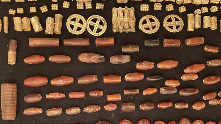 Rejtélyes, miért kerültek vadászó oroszlánok a bronzkori övre