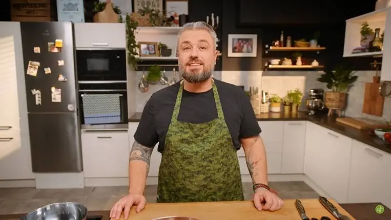 Ábel Anita párja saját főzőműsort kapott: Robertónak ez az első médiaszereplése