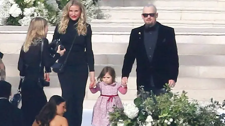 Cameron Diaz talpig rózsaszínbe öltöztette kislányát