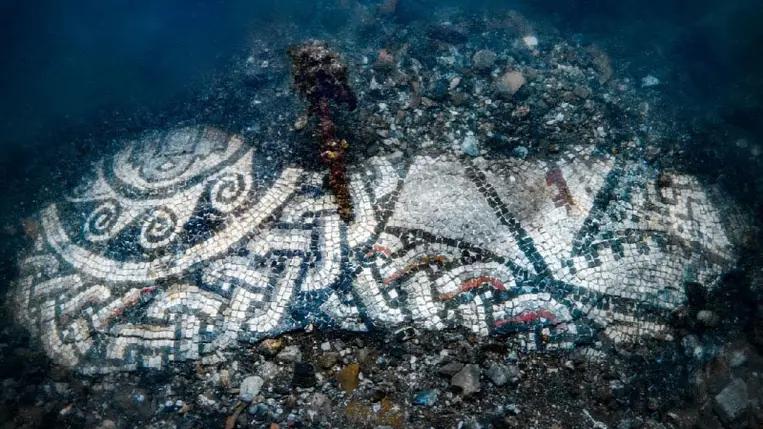 Rejtélyes mozaikot fedeztek fel egy elsüllyedt római városnál