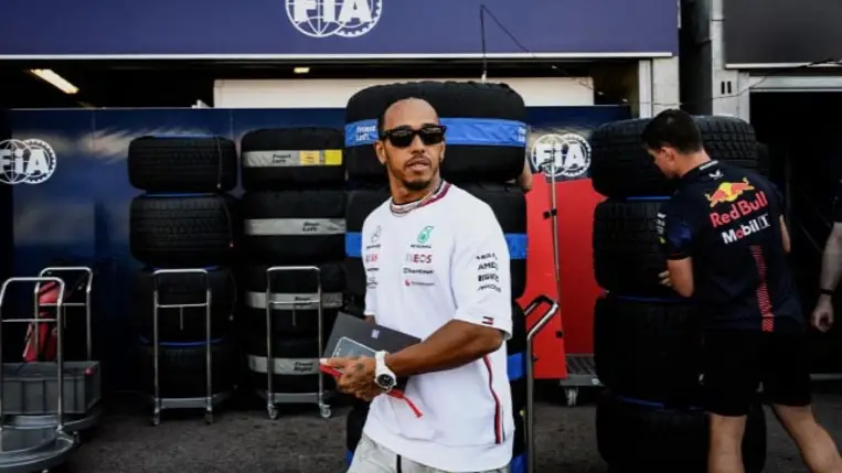 Lewis Hamilton álma ismét romokban