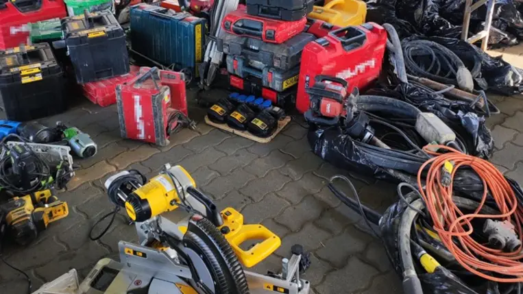 Körözött szerszámgépek Csengersimán. Fotó. police.hu